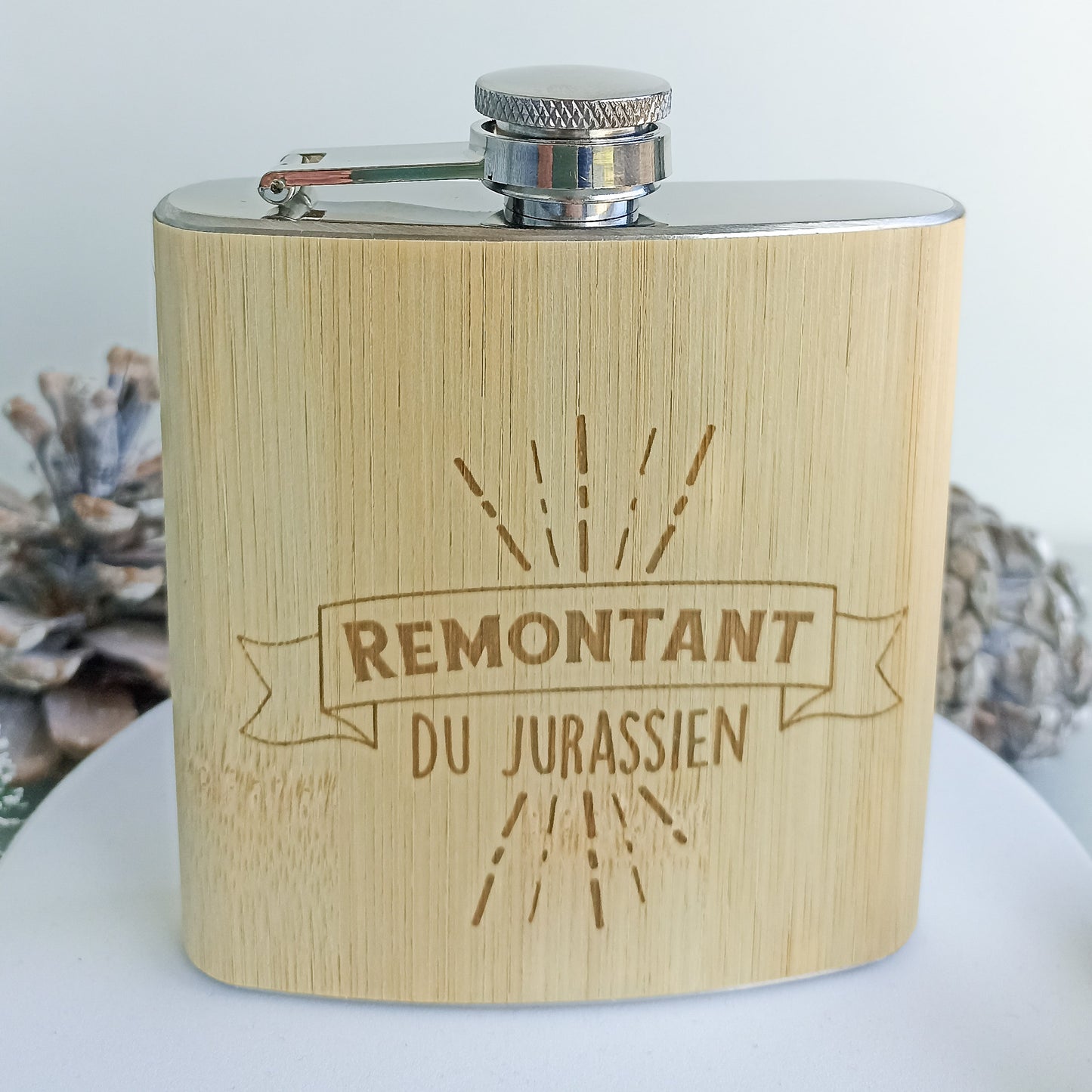 Flasque gravée "Remontant du Jurassien"